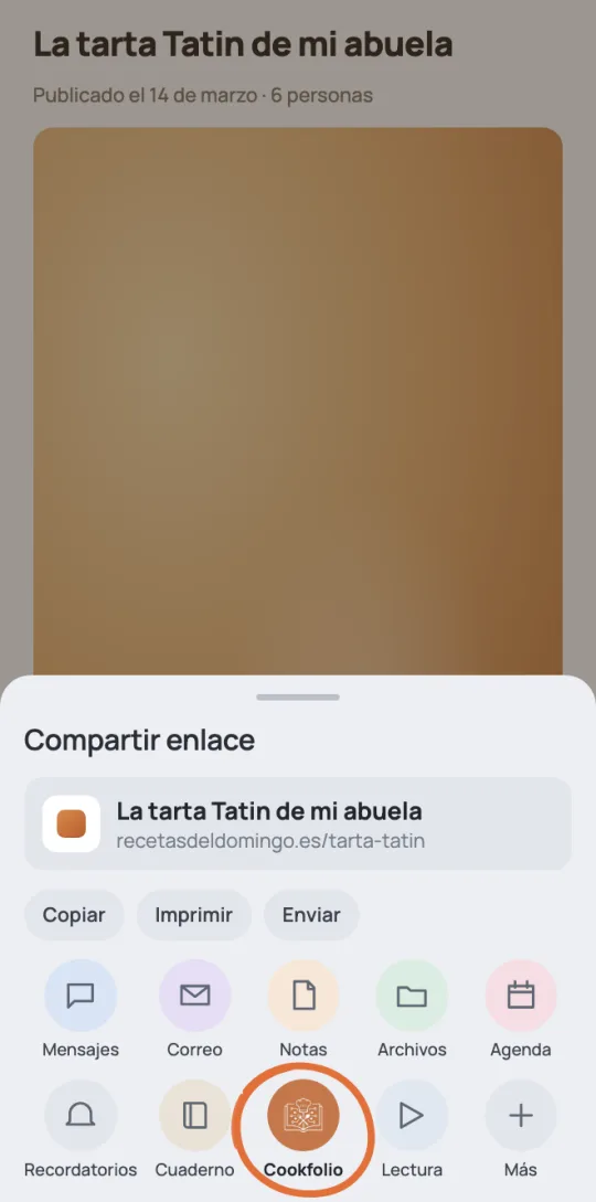 La hoja de compartir de un teléfono, con Cookfolio rodeado entre las aplicaciones.