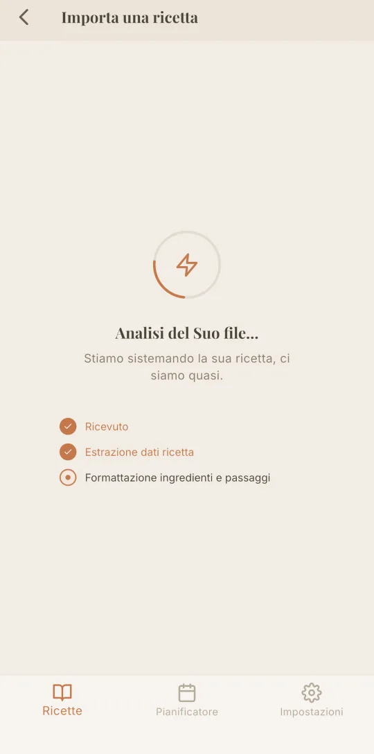 La schermata di importazione di Cookfolio, l'IA estrae una ricetta da un link o da un file.