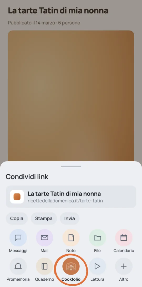 Il pannello di condivisione di un telefono, con Cookfolio cerchiato tra le applicazioni.