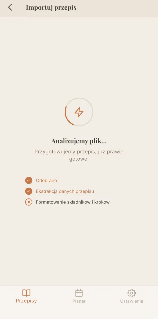 Ekran importu w Cookfolio, sztuczna inteligencja wyodrębnia przepis z linku lub pliku.